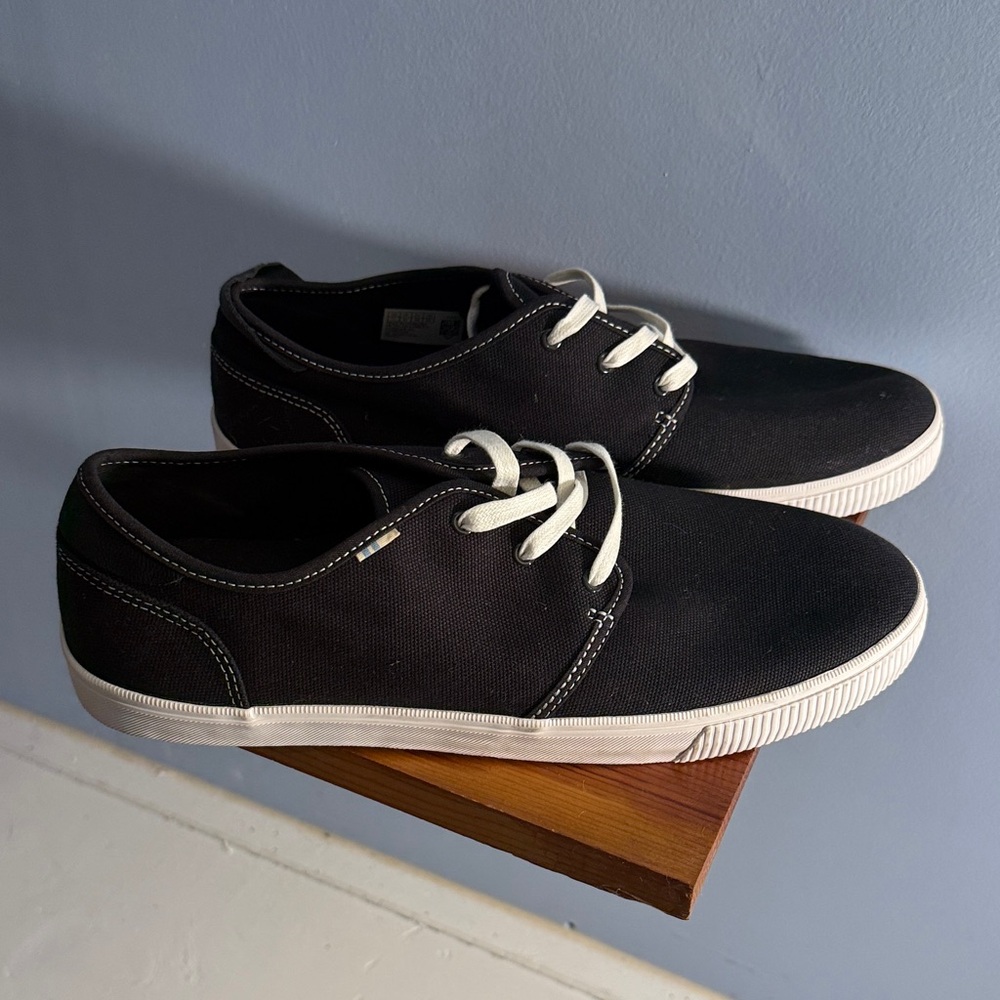 Men's Black Canvas Lace-Up Sneakers - Classic Casual Shoes
